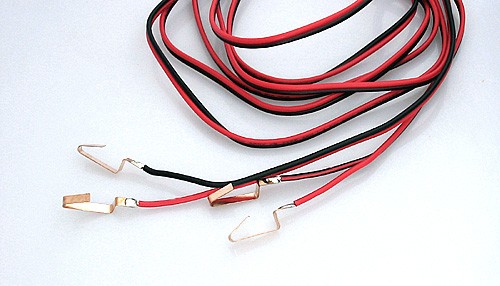 Stromeinspeisung DS Power Wire Set m.Zwillingslitze rot+schwarz 2,5m inklusive Montageclips f.Autorennbahnen Carrera 124, Policar Racing Track u.Scaleauto Pro Track